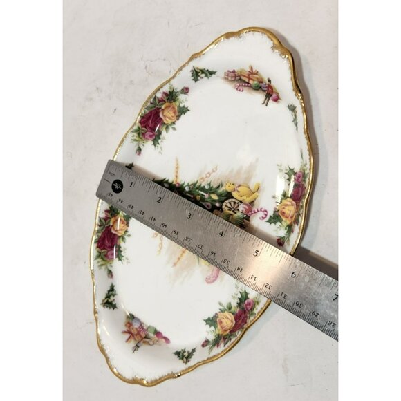 Royal Albert Old Country Roses Christmas Magic Oval Regal Platter 10 x 5.75 in. - Picture 9 of 9